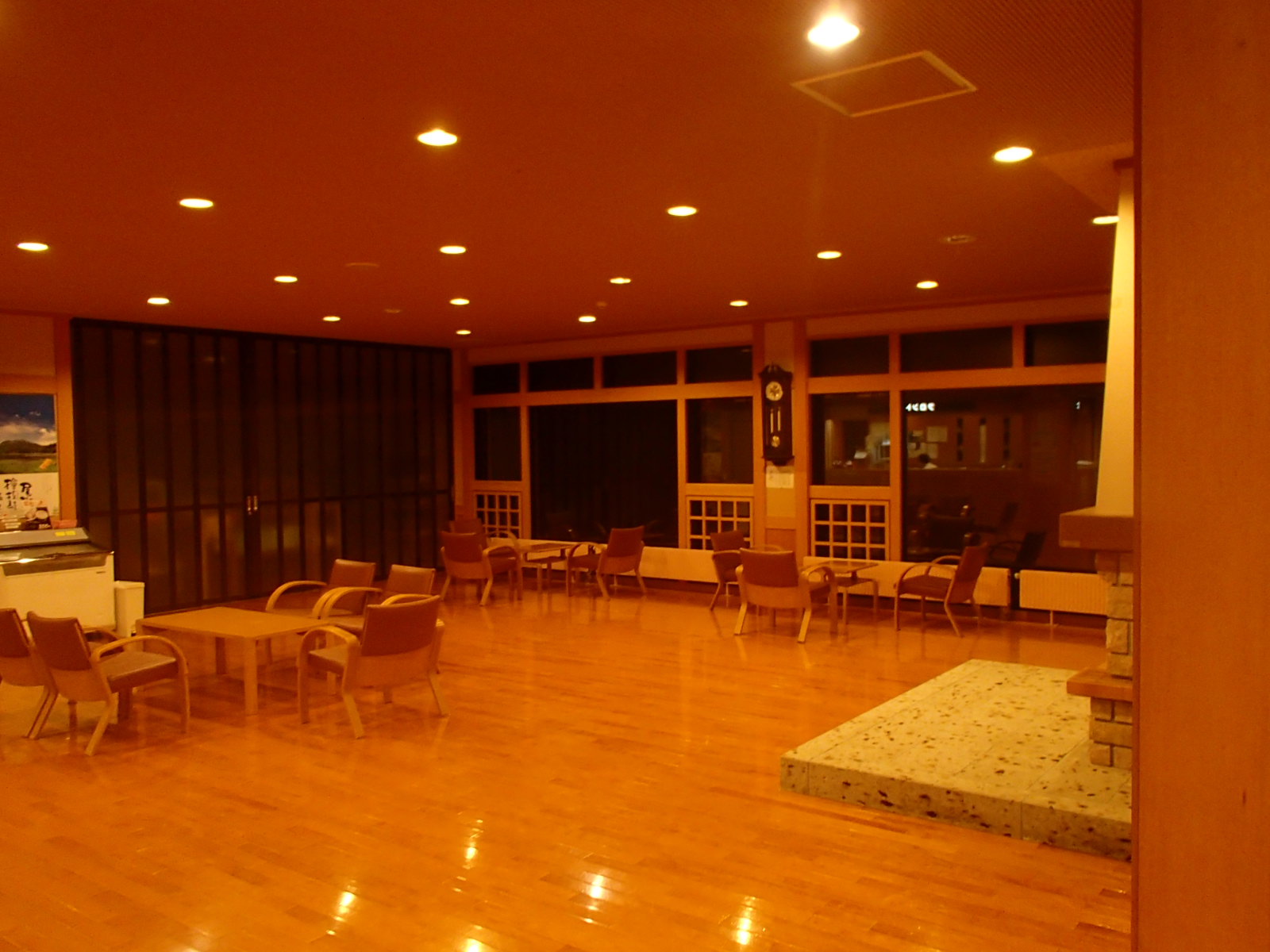 尾瀬御池ロッジラウンジ.JPG