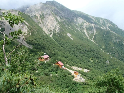 荒川小屋が見えた