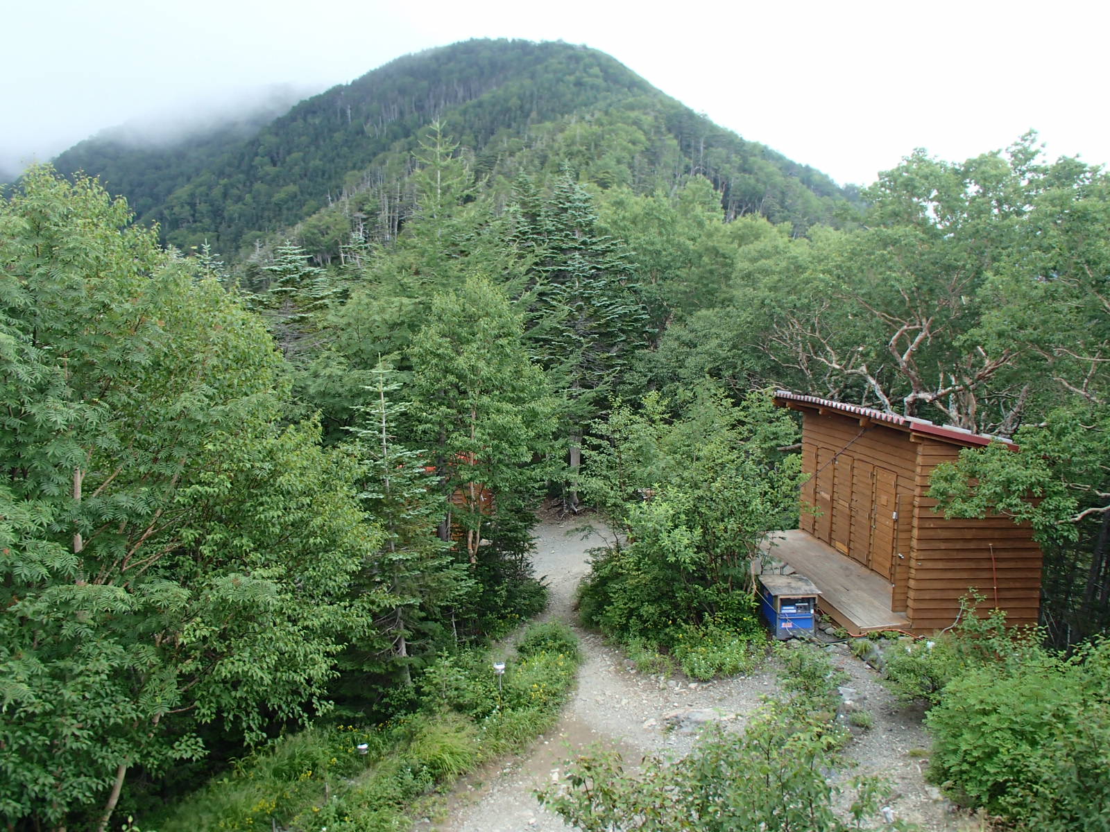 赤石小屋 トイレまで.JPG