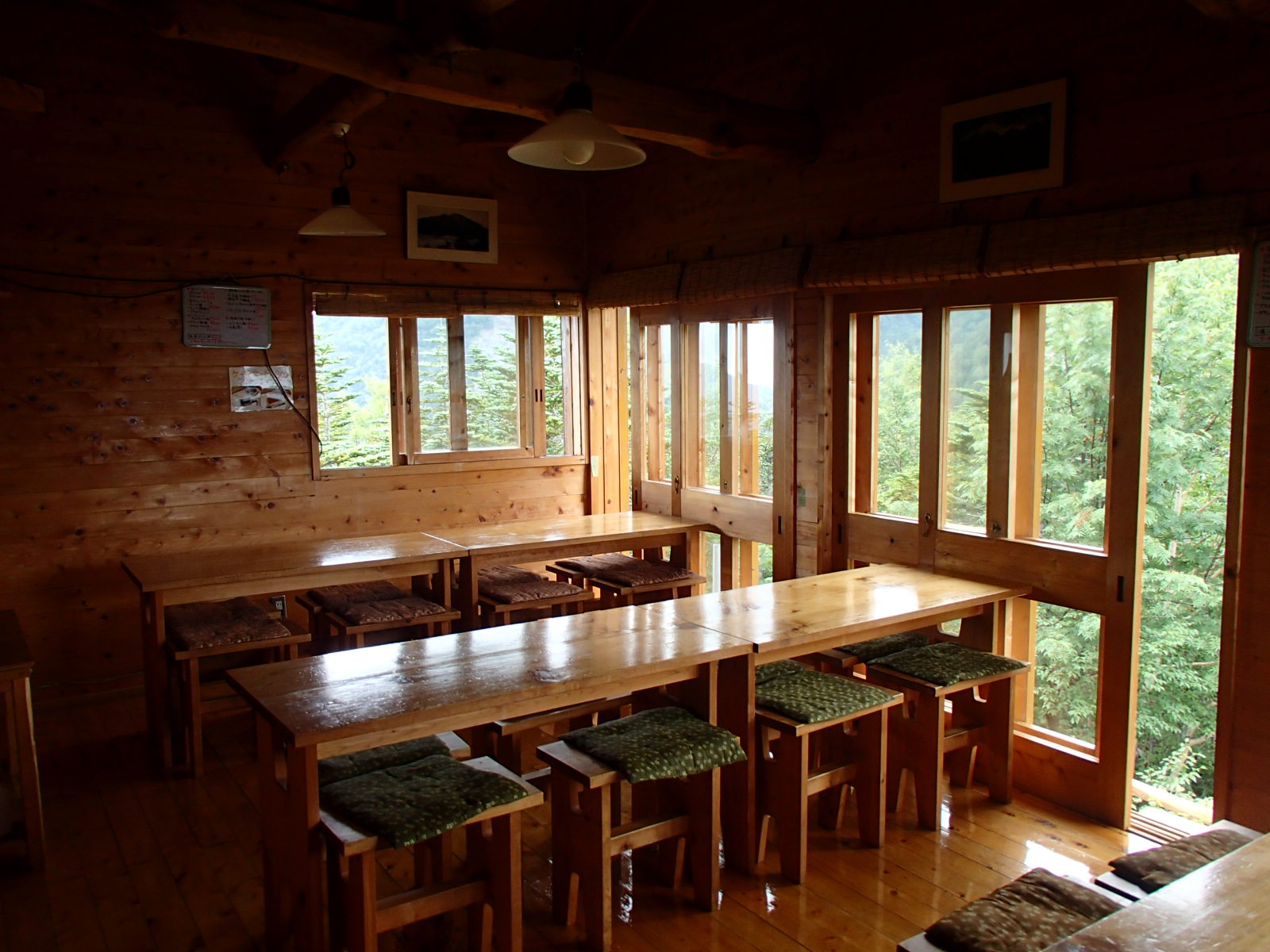 赤石小屋 食堂.JPG