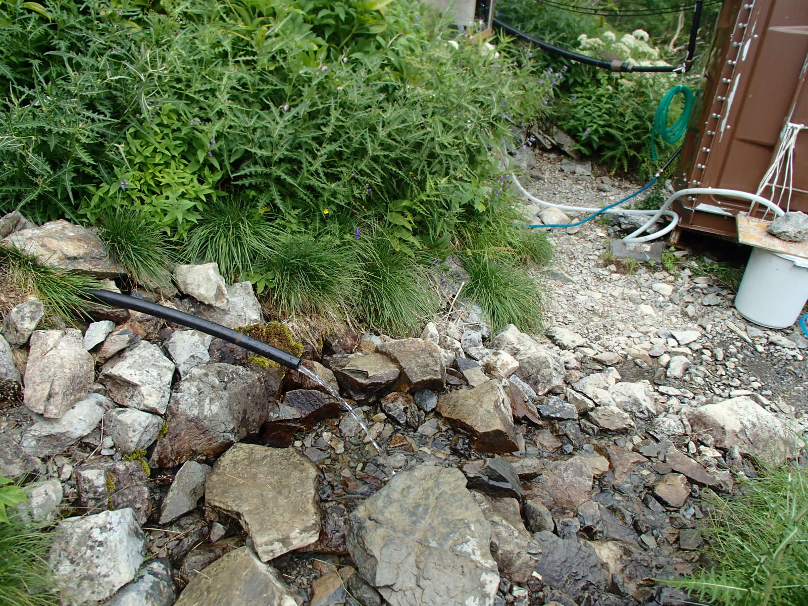 荒川小屋 水場.JPG