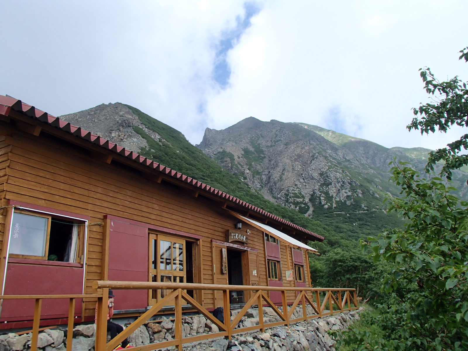 荒川小屋 全景.JPG