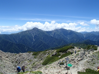 下山の稜線
