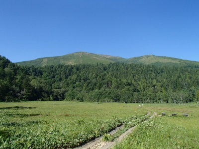 至仏山の登山口へ