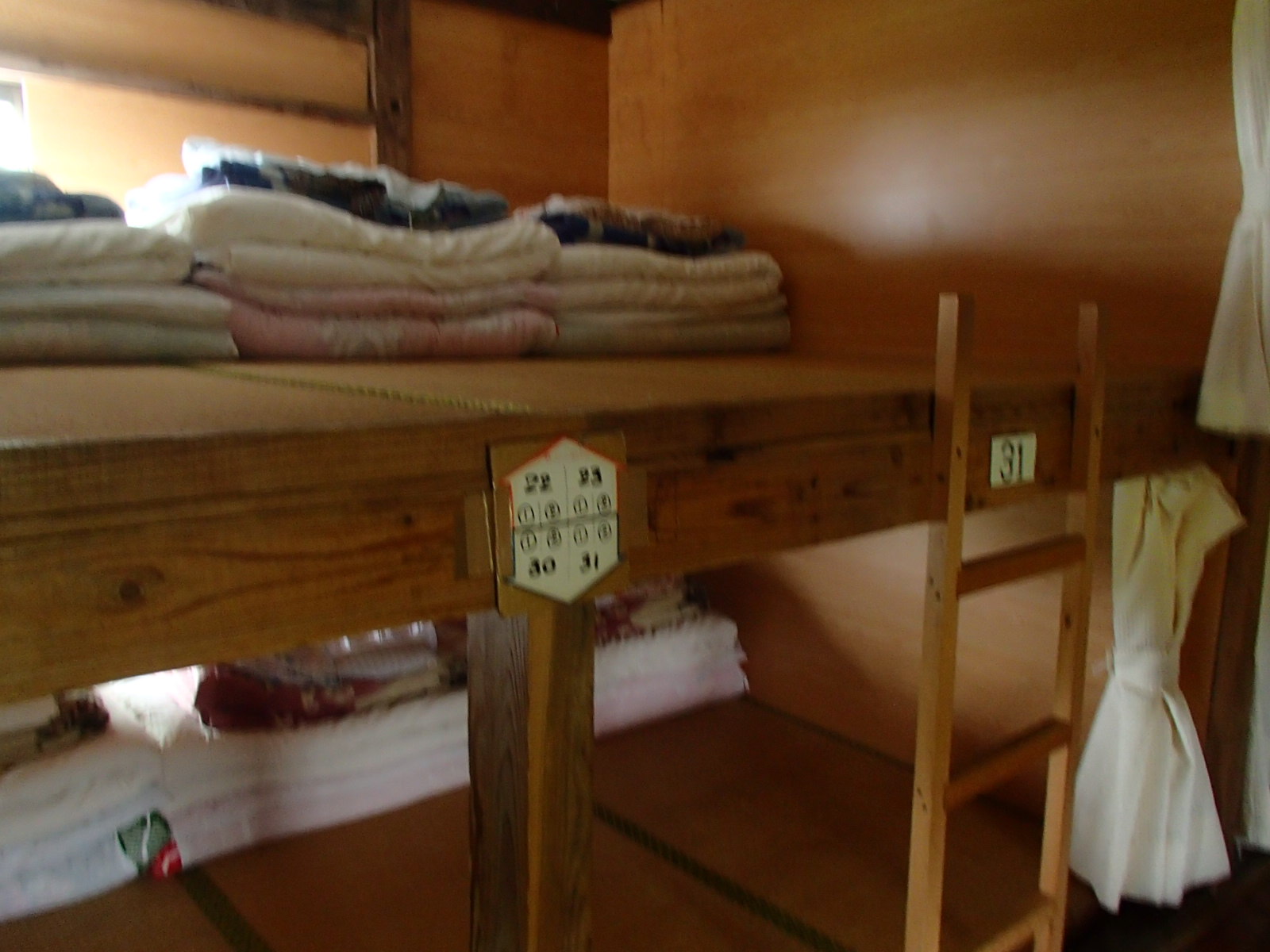 太郎平小屋ベット.JPG