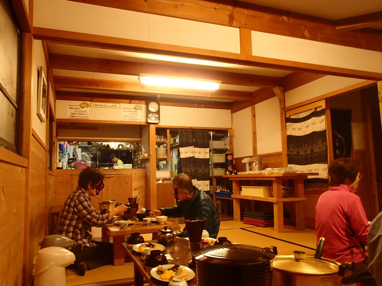 黒部五郎小屋_食堂.JPG