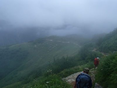 鏡平山荘が見えた