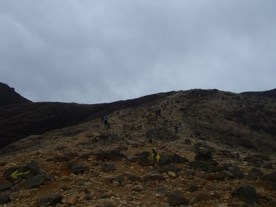 久住山山頂へ.JPG