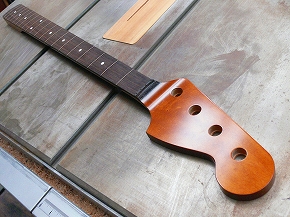ジャズベース　フレットレス　ネック　未塗装未使用 P G M フレットレスジャズベースネックProfessional Guitar