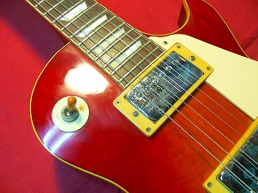 リペア ファイル その704 | 「古いギターはいい音がするのさ。」