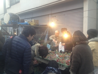 古物がいっぱいのボロ市