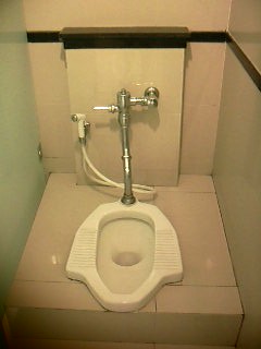 111018インドネシアトイレ和式_001.jpg