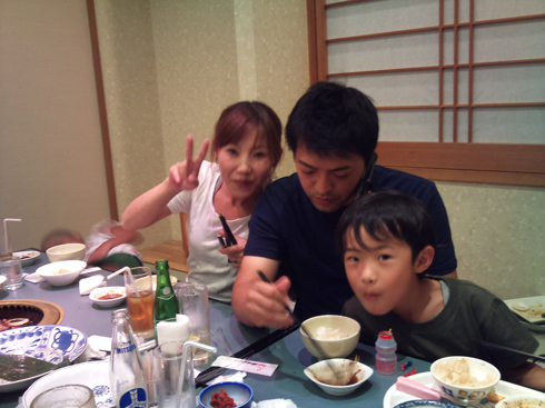 弟家族と食事。