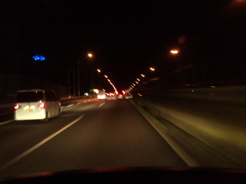 夜の高速。