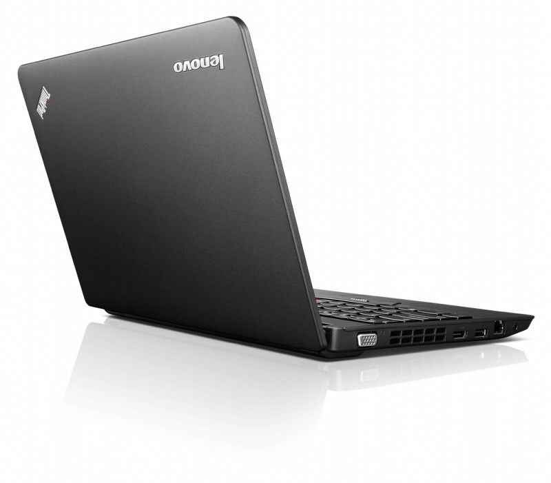 ThinkPad X121e斜め写真