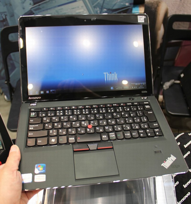 ThinkPad Edge E220s レビュー