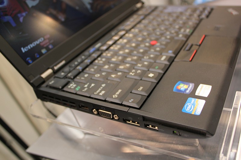 ThinkPad X220左側