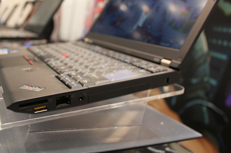 ThinkPad X220右側