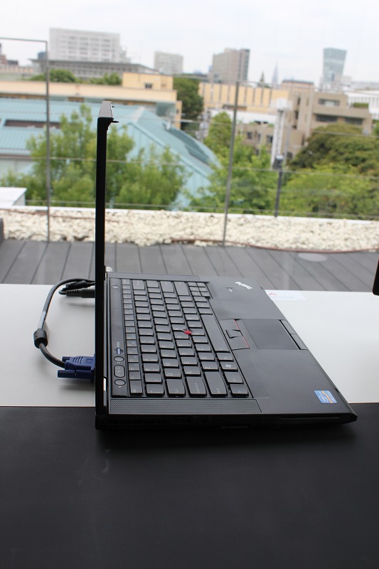 ThinkPad T430sを横から