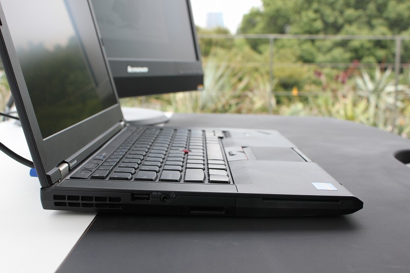 ThinkPad T430sの左側面