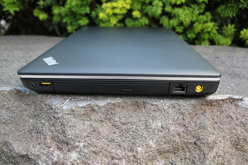 ThinkPad Edge E430の右側面