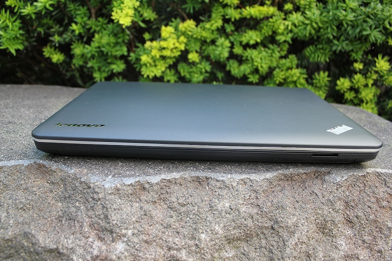 ThinkPad Edge E430の側面