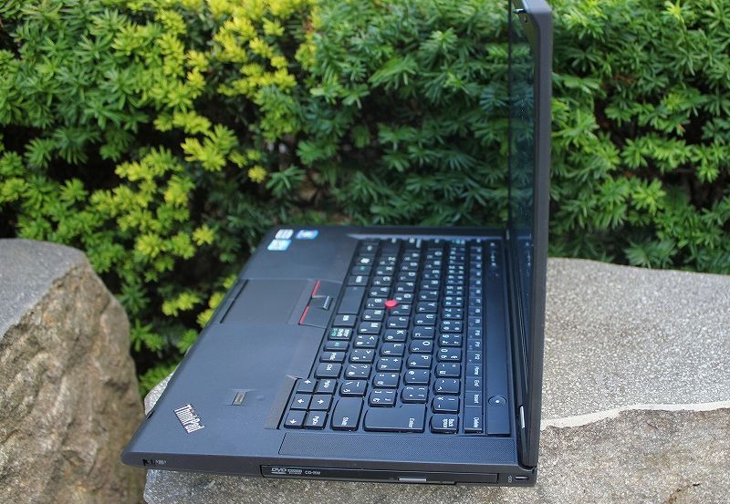 ThinkPad T430sを横から