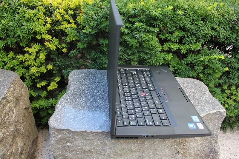 ThinkPad T430sを横から