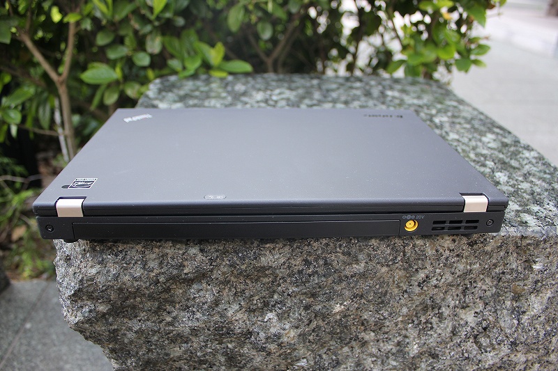 ThinkPad X230背面