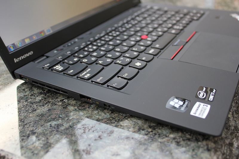 ThinkPad X1 Carbon左側