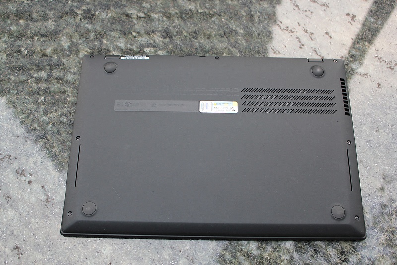 ThinkPad X1 Carbon裏面
