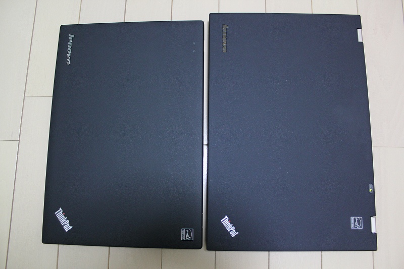 ThinkPad X1 CarbonとT430sを縦に並べた