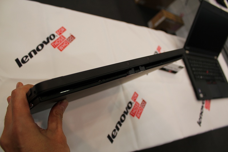 ThinkPad Twist S230u 背面
