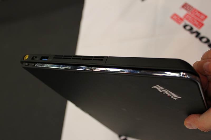 ThinkPad Twist S230u 右側面
