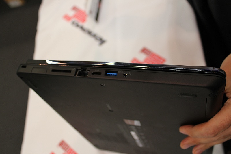 ThinkPad Twist S230u 左側面