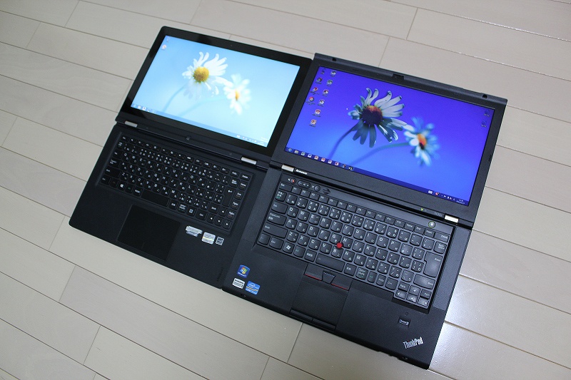 IdeaPad Yoga 13とThinkPad T430sの液晶比較(斜め)