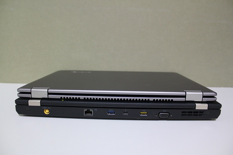 IdeaPad Yoga 13とThinkPad T430sの外観比較