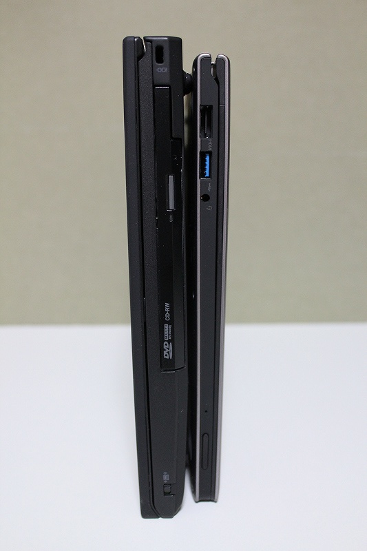 IdeaPad Yoga 13とThinkPad T430sの薄さ対決