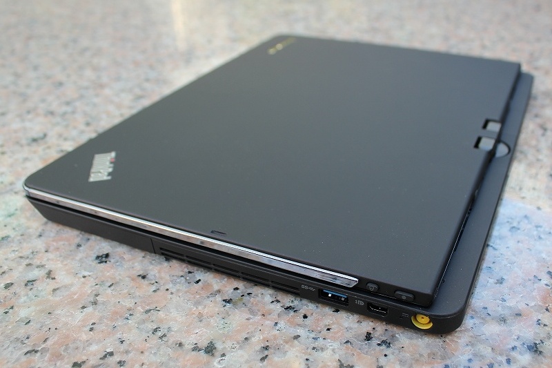 ThinkPad Twistの天板 (側面)