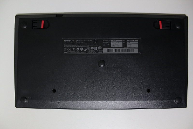 ThinkPad Bluetooth ワイヤレス・トラックポイント・キーボード 底面