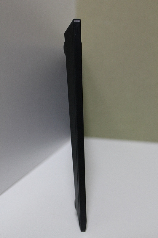 ThinkPad Bluetooth ワイヤレス・トラックポイント・キーボード 側面