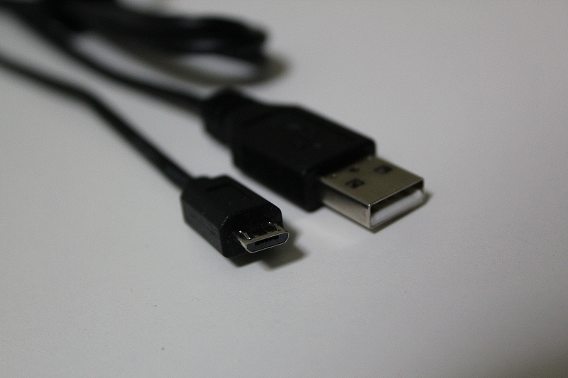0B47181 付属のmicroUSBケーブル