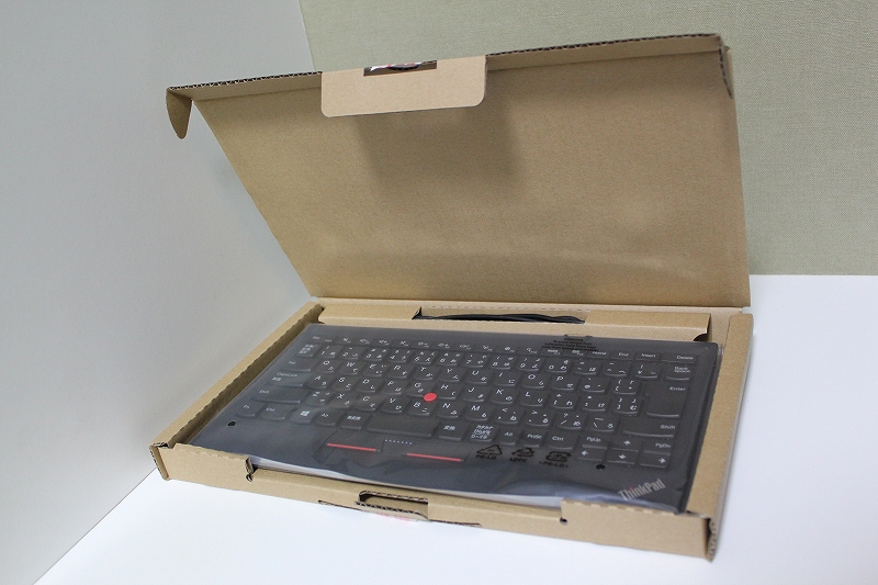 届いたThinkPad Bluetooth ワイヤレス・トラックポイント・キーボードを開封