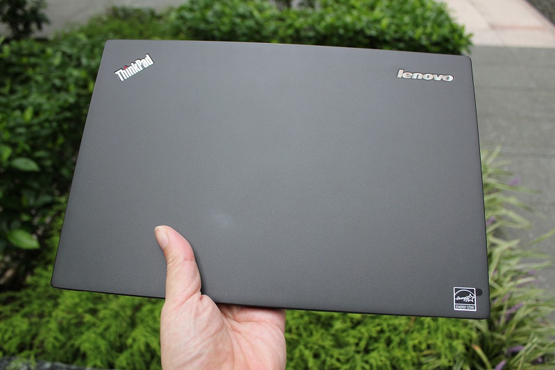 hinkPad X240sは手にしっくりくる質感
