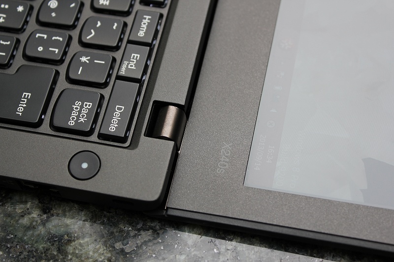ThinkPad X240sのヒンジは水平展開できる