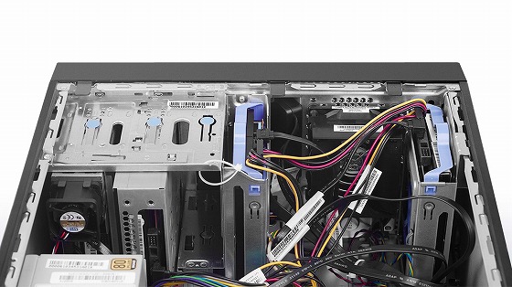 工具なしで交換可能なHDDベイ