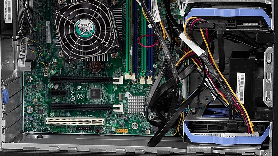 工具なしで交換可能なHDDベイ