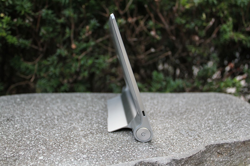 YOGA TABLET 8 側面