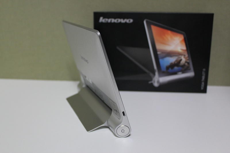 自立するタブレット YOGA TABLET