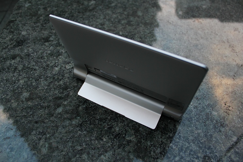 YOGA TABLET 8 スタンド(背面)